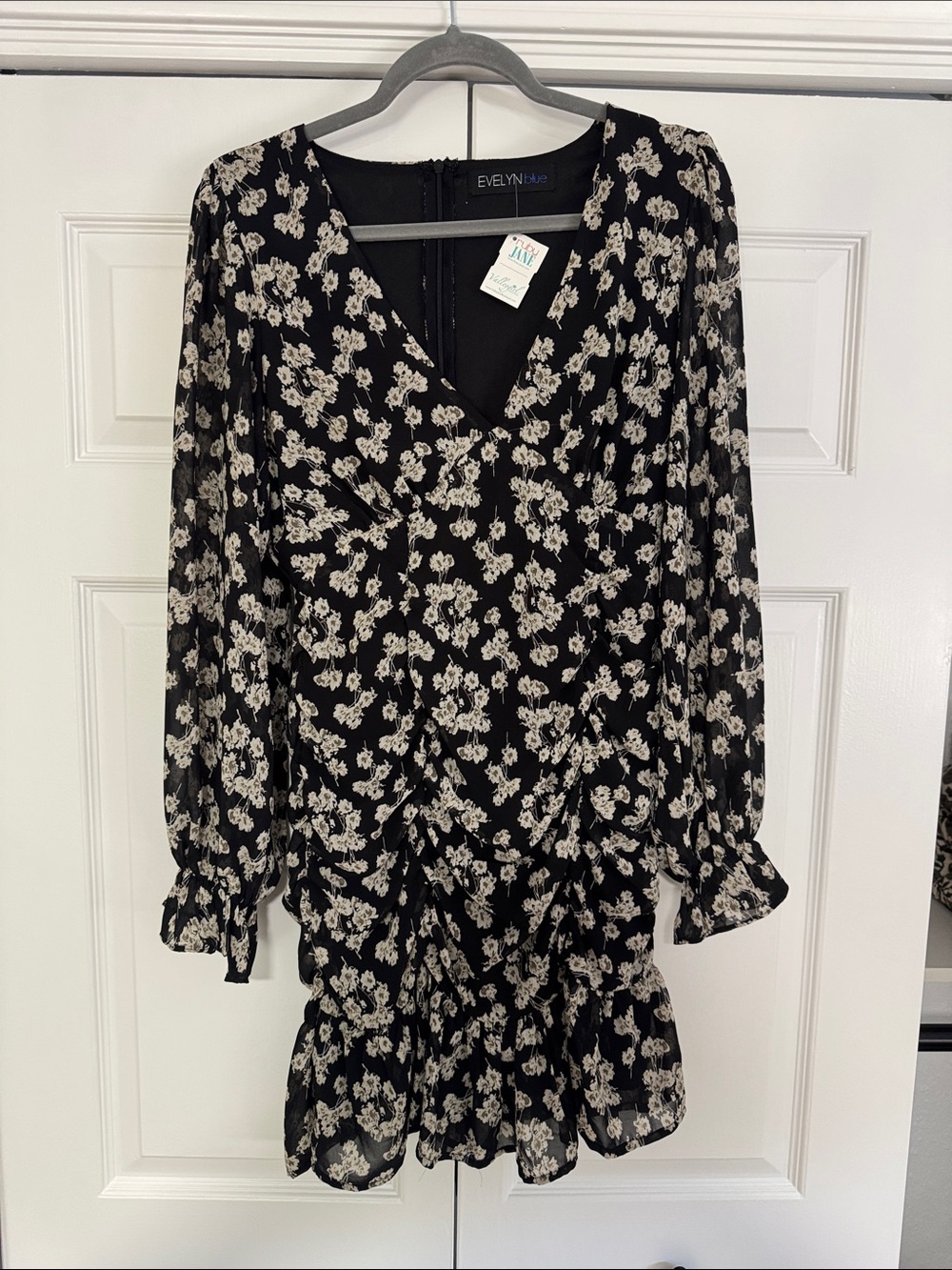 EVELYN Floral V-Neck Black & Cream Long-Sleeve Dress (Size M)